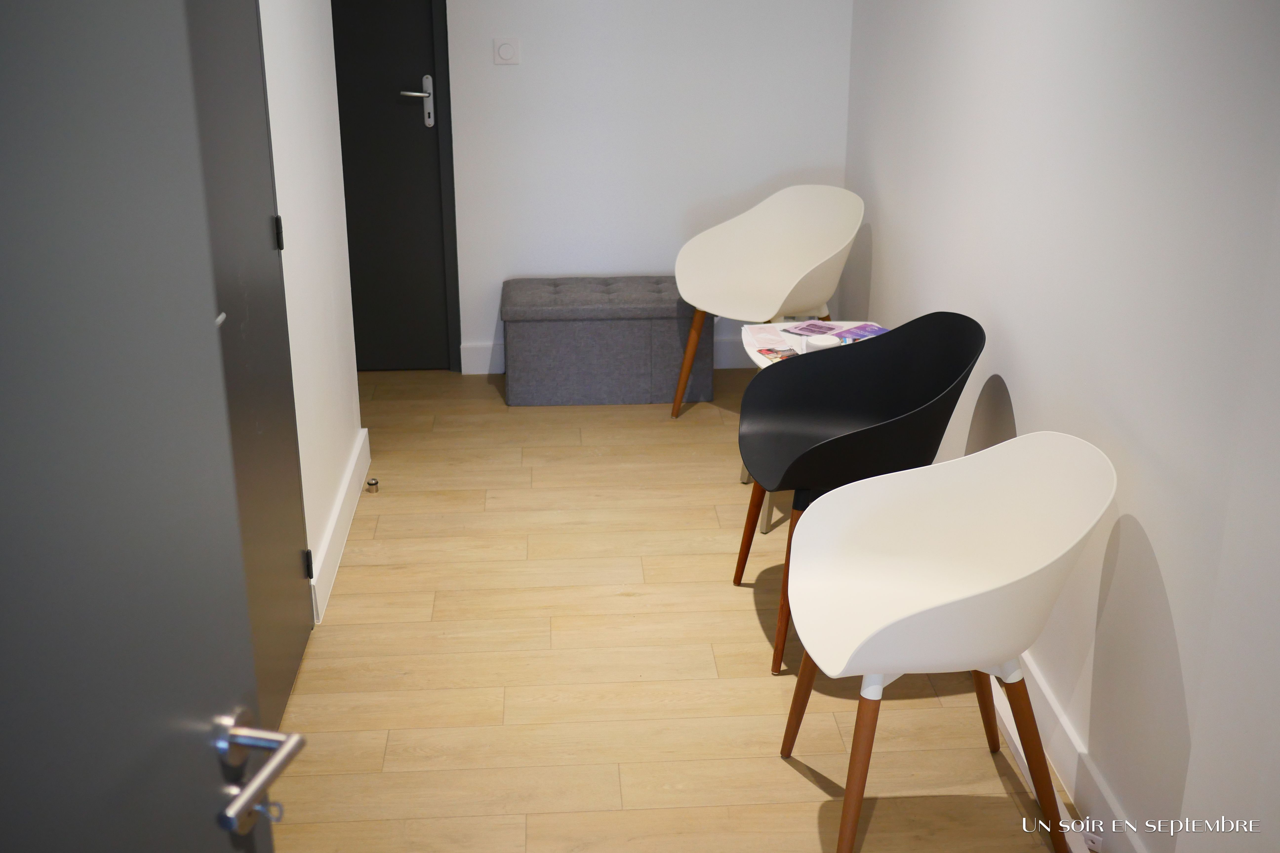 Couloir et salle d’attente du cabinet
